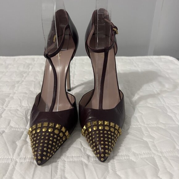 Gucci Coline Studded T-Strap Pumps Burgundy Gold Spikes Leather 40.5 Italy - Picture 5 of 15